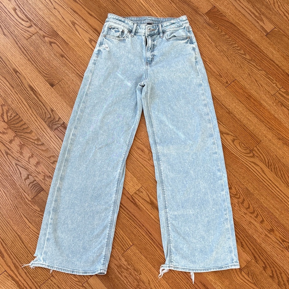 American Eagle Distressed Light Blue Women's Jeans
